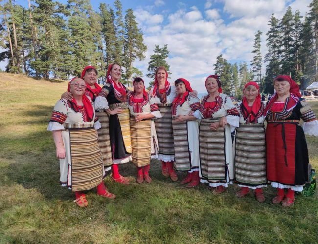 Медали и грамоти за самодейците от Кюстендилско от националния събор в Копривщица