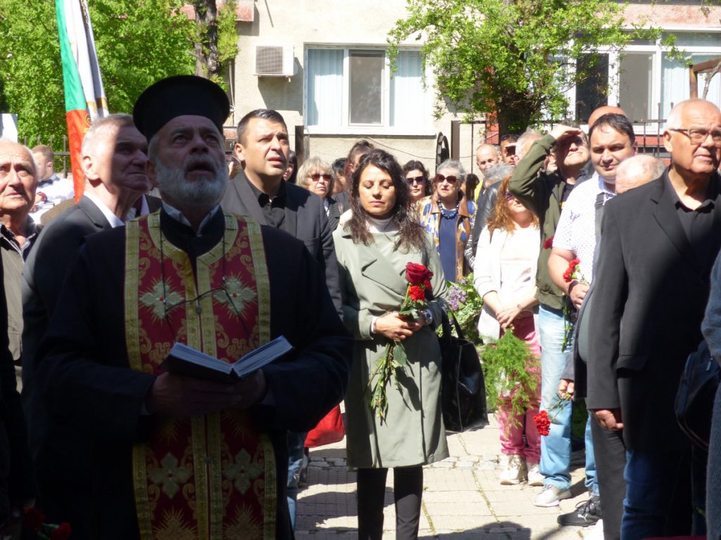 В Деня на храбростта дупничани се поклониха пред паметта на загиналите за Майка България